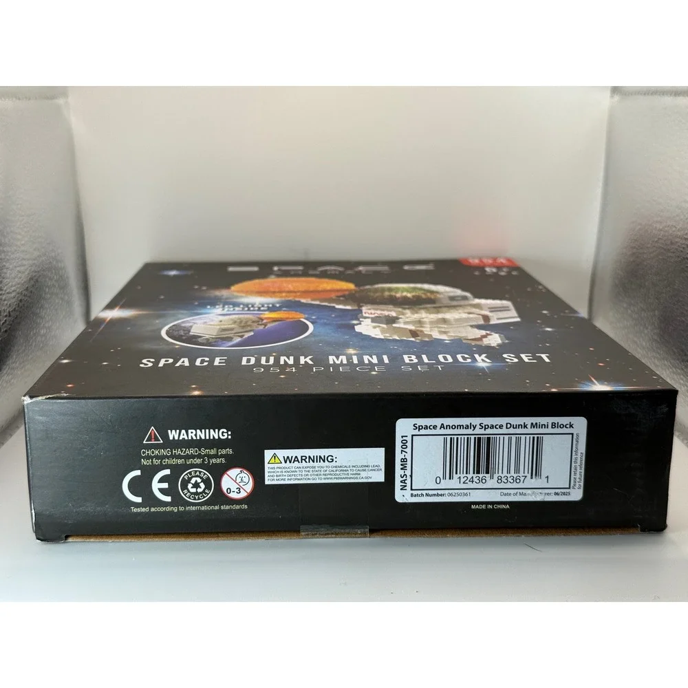 Space Anomaly Space Dunk Mini Block Set NASA Astronaut LED Light NAS-MB-7001 New